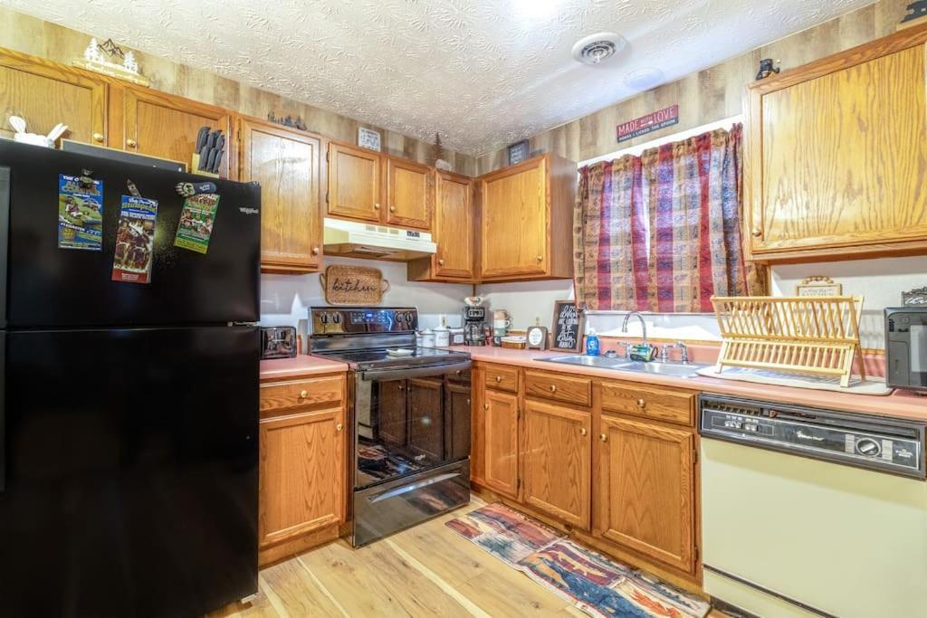 King Bed Pet Friendly Smart Lock Pigeon Forge Villa Exterior photo